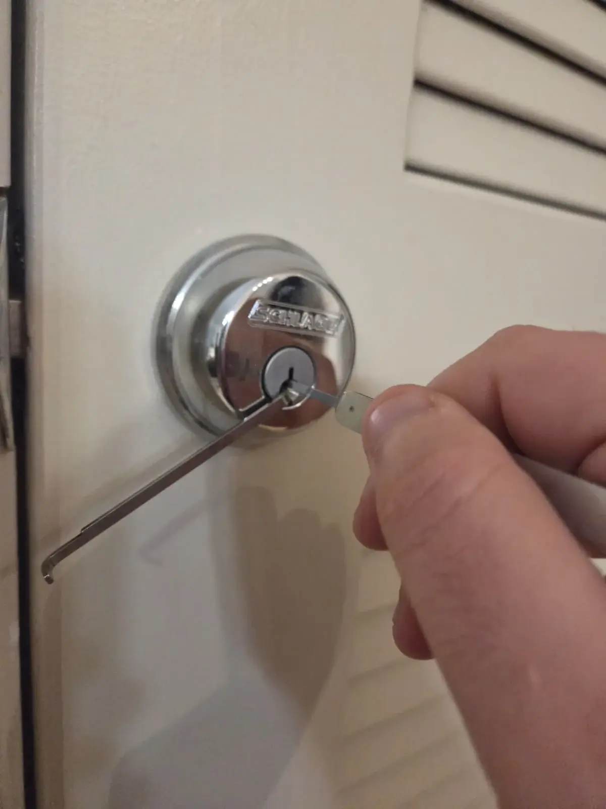 House lockout locksmith service photograph